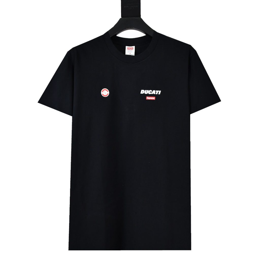 週末に映えるSupremeドゥカティTシャツ|厚手コットンの着心地と選び方