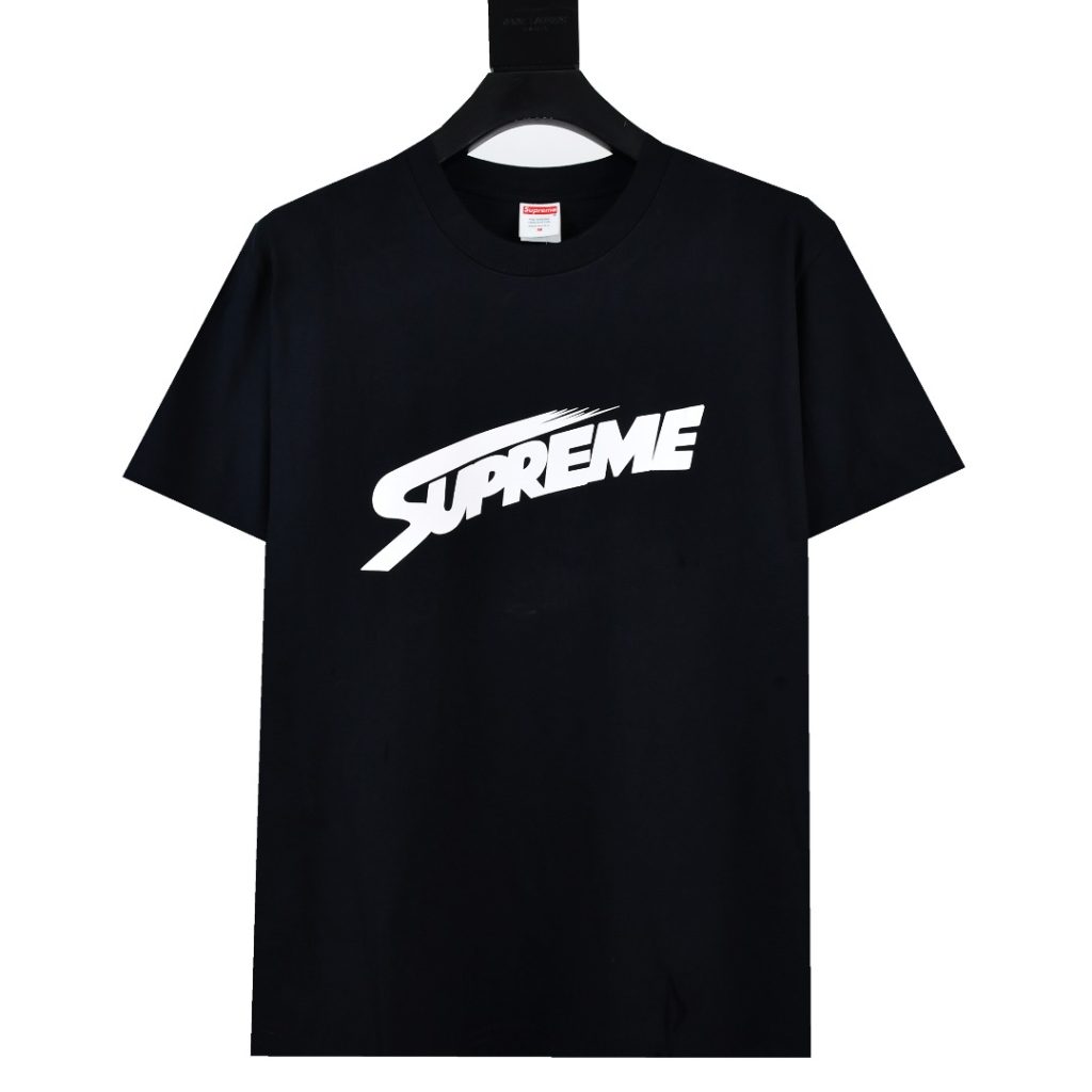 メンズ向けTシャツの選び方:ブラックとサイズ感