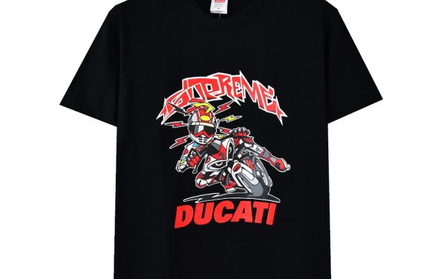 ブラックが映えるTシャツは日常で使いやすいか