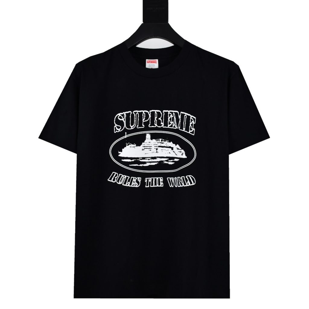 SUPREME スュプリーム ロゴTシャツ 本革 ブラック ファッション｜季節の変わり目に予算内で見たいポイント