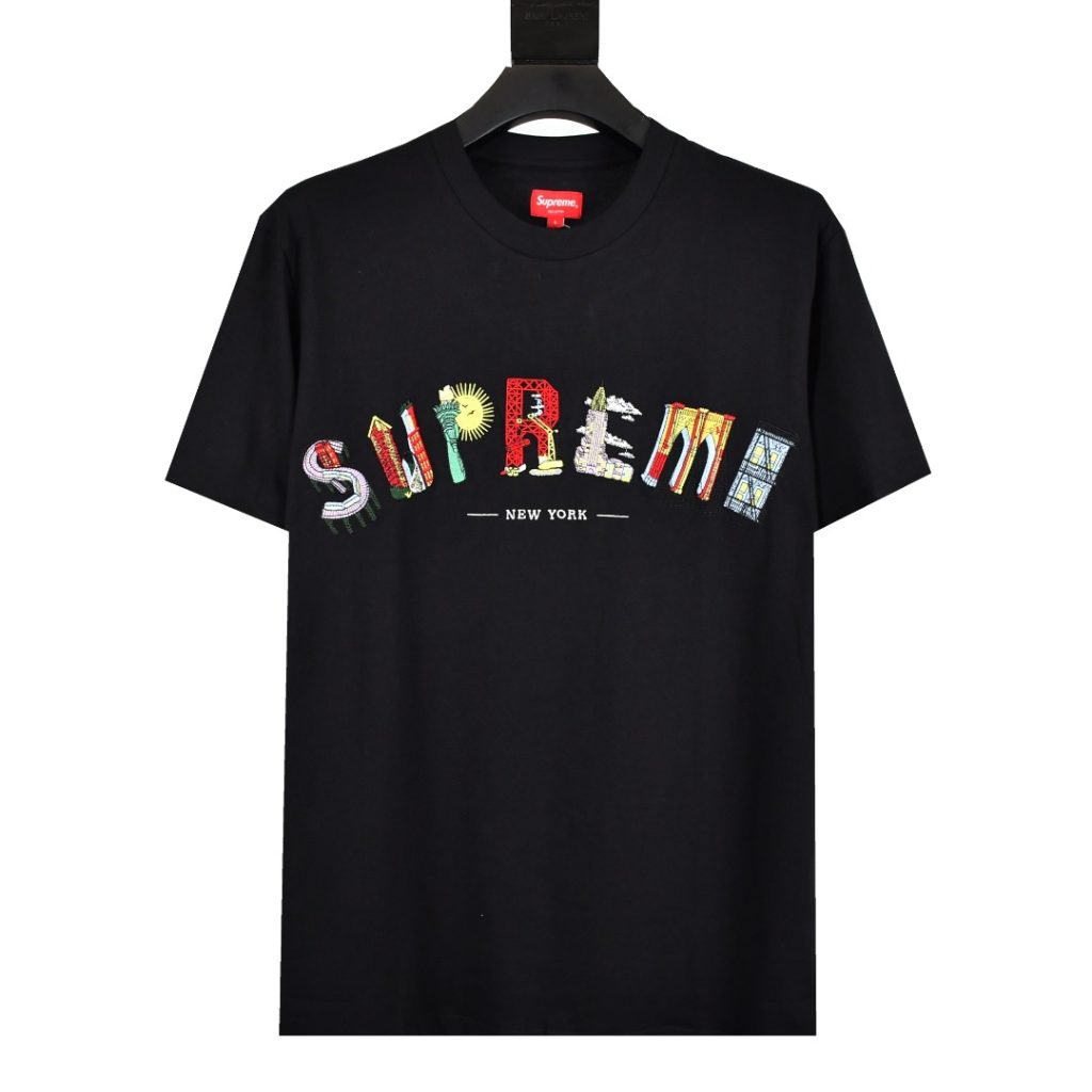 カフェに寄る日に使いやすいSupremeのシャツを探す