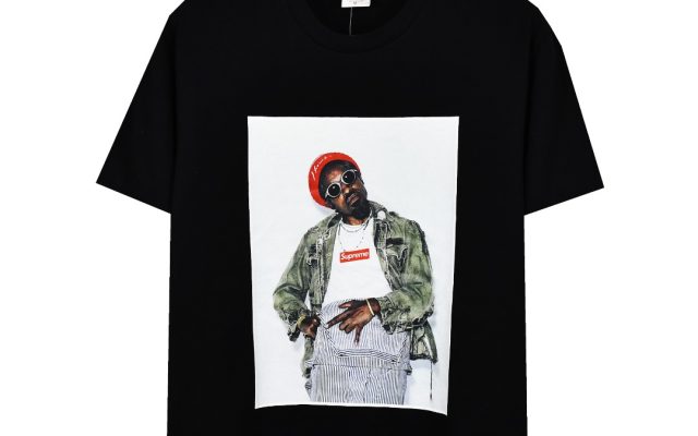 街歩きで使いやすいブランドアイテムのTシャツを写真で確認
