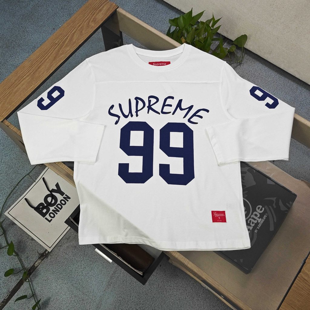 休日に着たいSupremeのフルーツTシャツ、写真で見る色味と合わせ方