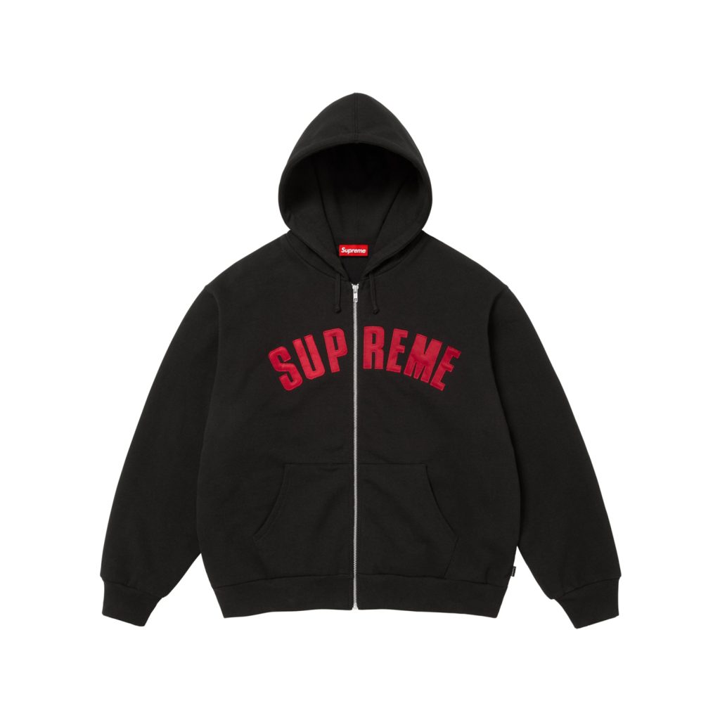 友人と会う日に使いやすいSupremeのブランド小物を探す