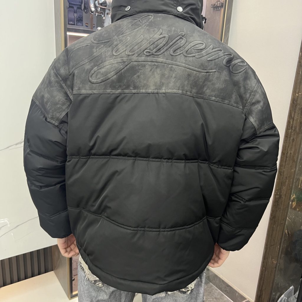 レザーヨークパッカージャケットのブラックを普段着に合わせる