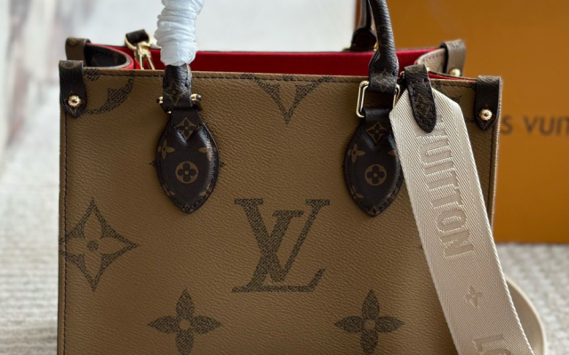 通勤目線で見るLOUIS VUITTONのショルダーバッグの印象
