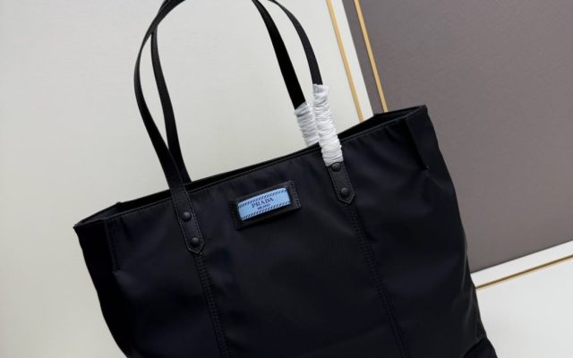 ブラック系トートバッグを服に合わせるなら見るべき3点