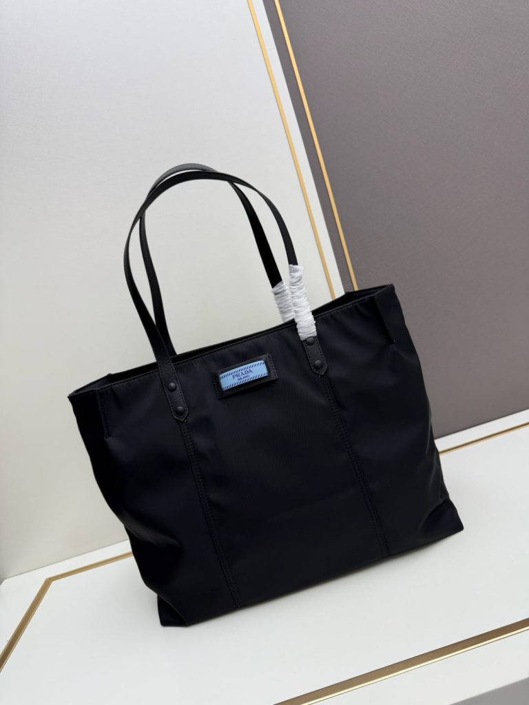 ブラック系トートバッグを服に合わせるなら見るべき3点