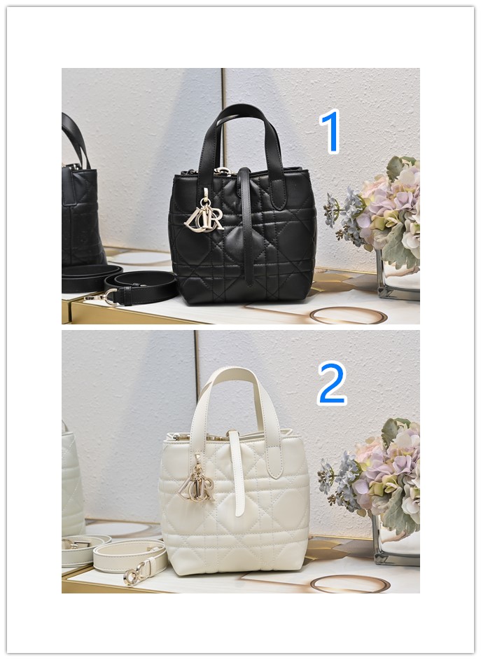 写真系ショルダーバッグを服に合わせるなら見るべき3点