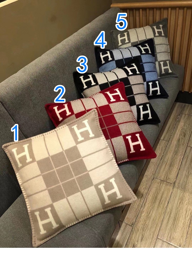 超美品HERMESクッション アヴァロンIII ライフスタイル小物｜部屋で使うなら使いやすさを写真で整理