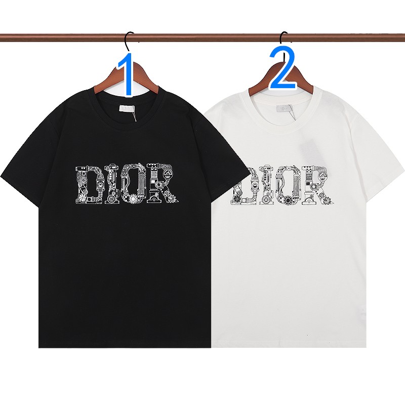 Diorのシャツは職場の荷物でどう見えるか