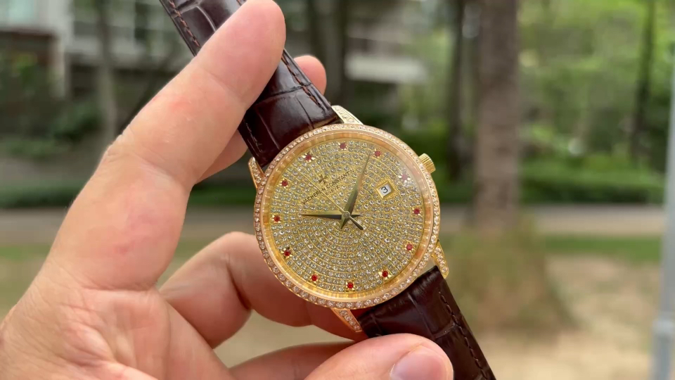 VACHERON CONSTANTIN ヴァシュロンコンスタンタン 机械腕時計 本革|長く使うなら予算内で見たいポイント