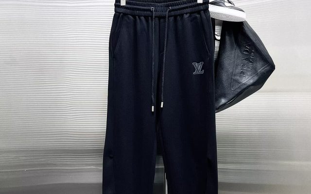 ブラック系パーカーを服に合わせるなら見るべき3点