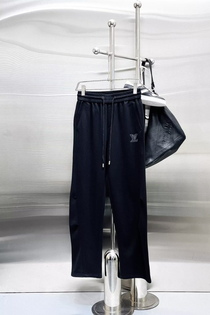 ブラック系パーカーを服に合わせるなら見るべき3点
