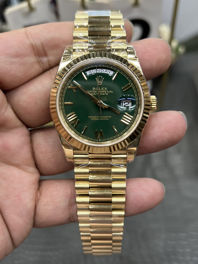 ROLEX ロレックス 星期日型 腕時計 メンズ 自動巻き 40mm グリーン ブラック｜長く使うなら確認したい腕時計を写真で確認