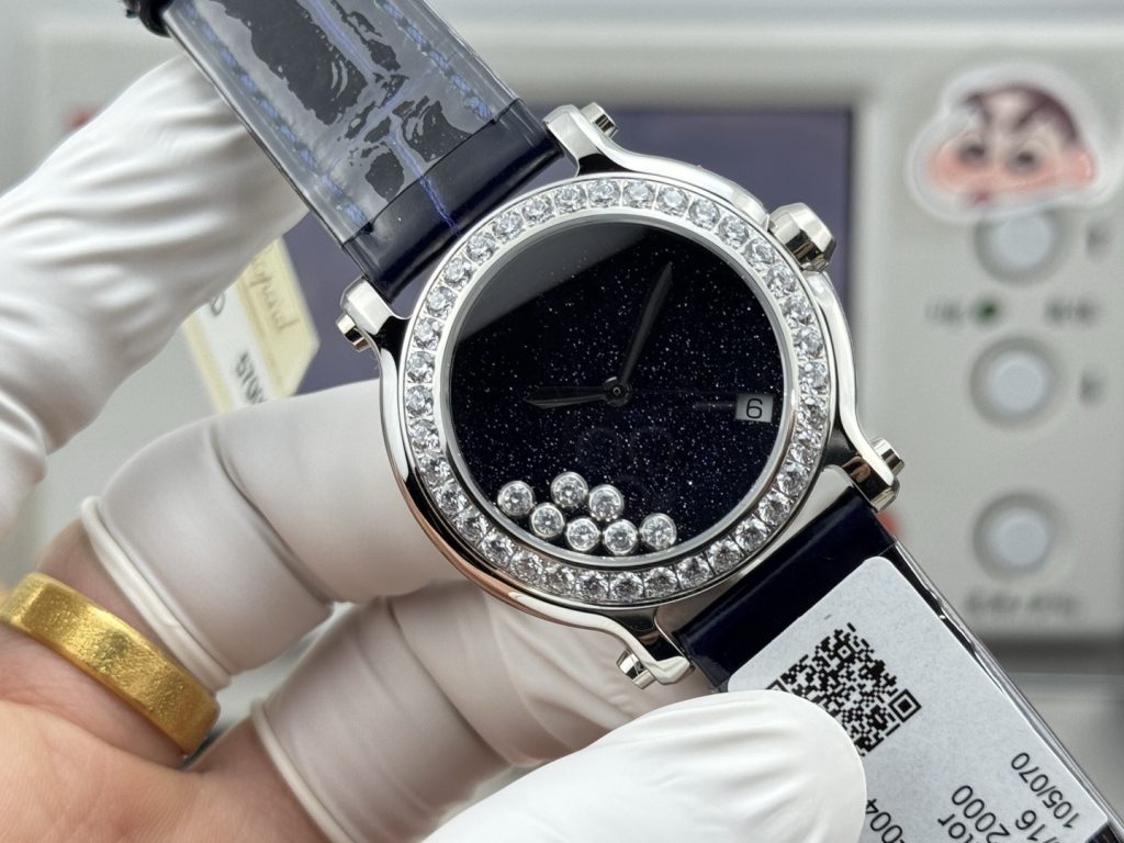 家族との外出に持つなら開け閉めも見たいCHANELの腕時計