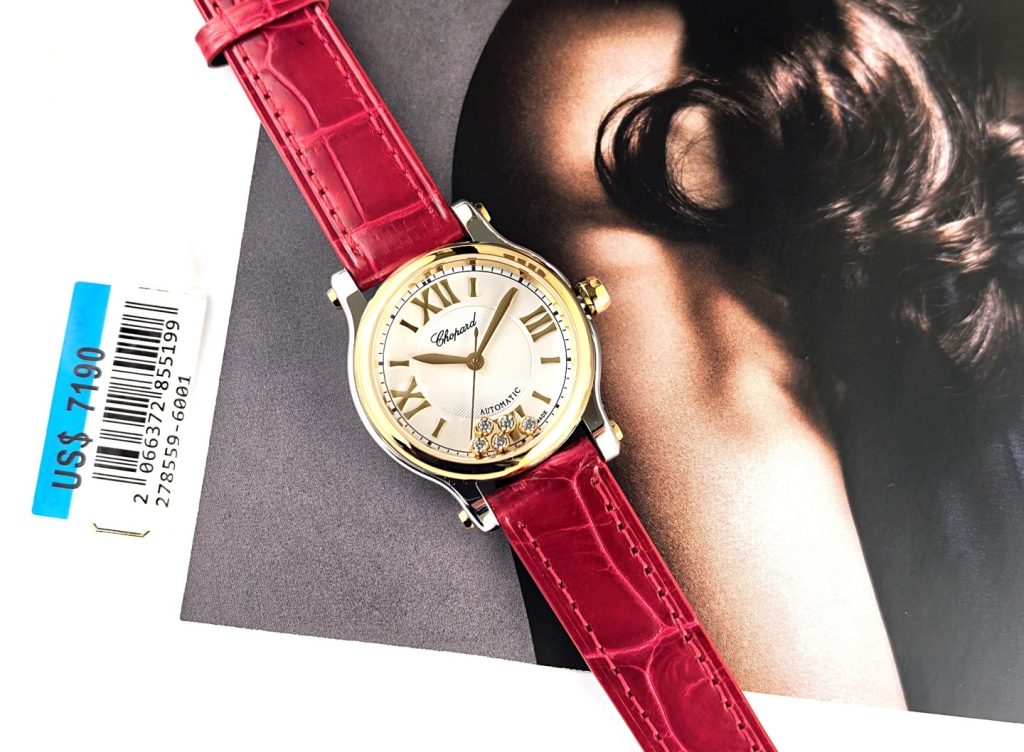 夜の外出に持つならポケットも見たいCHOPARDの腕時計