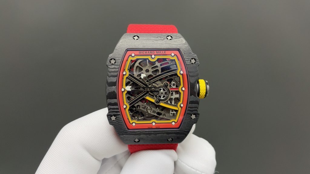 リチャードミル RM67-02 ブラック×レッドの腕時計を写真で見る日常使い