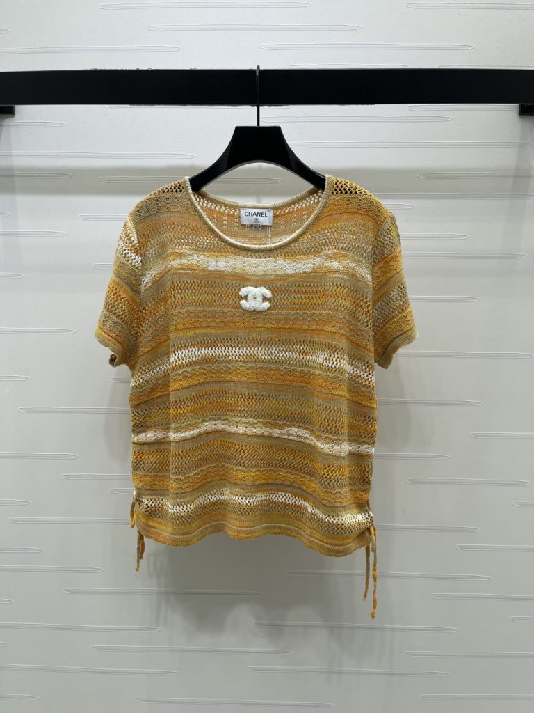 街歩き目線で見るCHANELのTシャツの印象