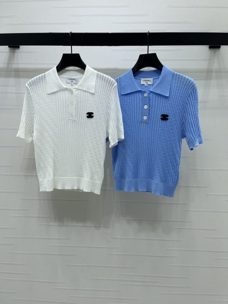 ロゴが映えるTシャツは日常で使いやすいか