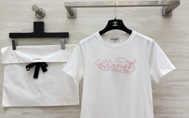 ホワイト系Tシャツを服に合わせるなら見るべき3点