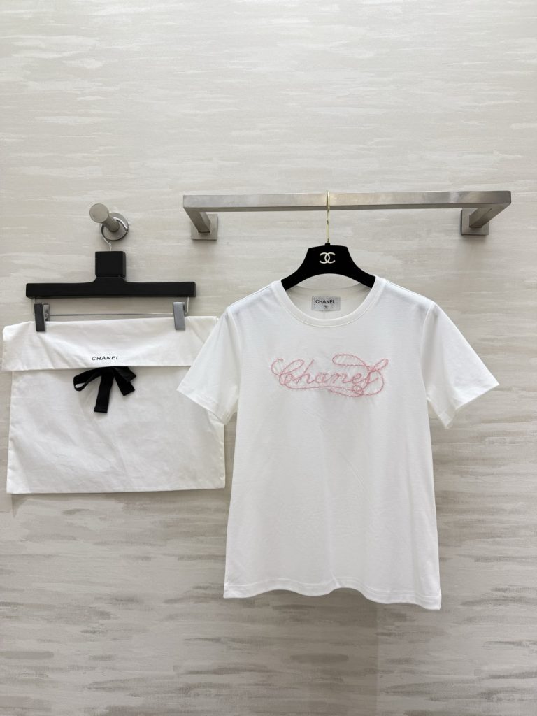 ホワイト系Tシャツを服に合わせるなら見るべき3点