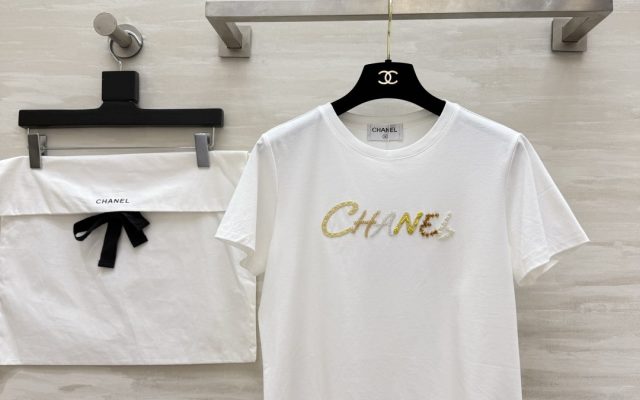 街歩き目線で見るCHANELのTシャツの印象