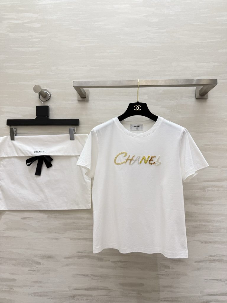 街歩き目線で見るCHANELのTシャツの印象