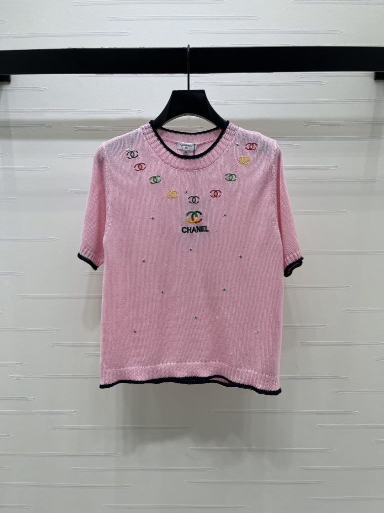 物価高でも選びやすいTシャツ：CHANELを自然に取り入れる