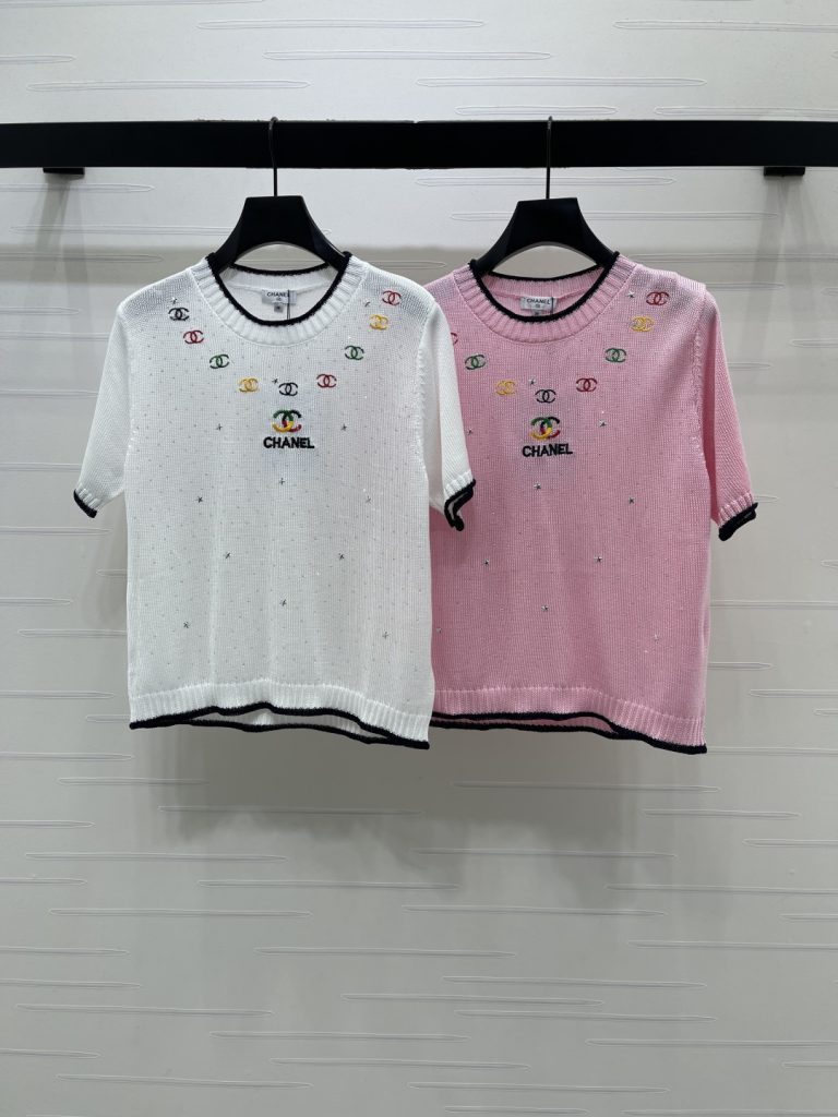 CHANEL シャネル ニット Tシャツ レディース 細針織り ロゴ刺繍 インナー 2色展開|カフェに使いやすいファッションアイテムを写真…
