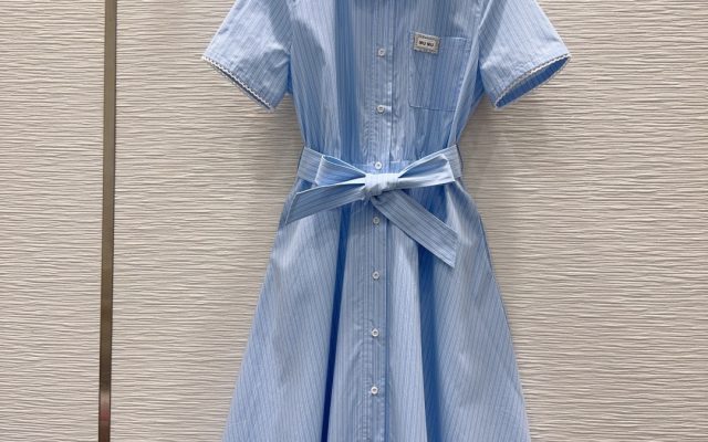 休日で使いやすいブランドアイテムの服装を写真で確認