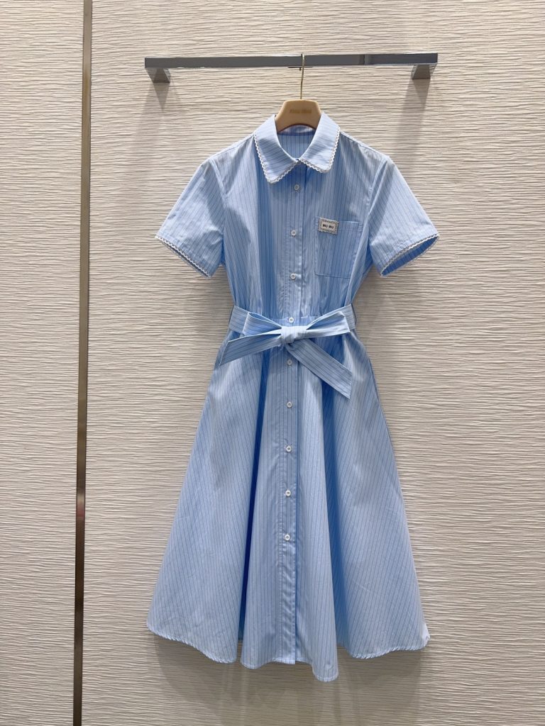 休日で使いやすいブランドアイテムの服装を写真で確認