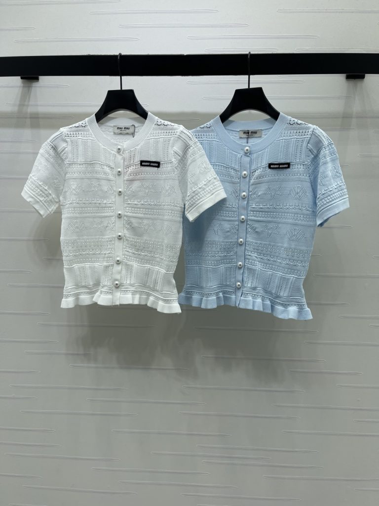 MIU ミウミウ ニット カーディガン レディース レイヤード ファッション｜休日に失敗しにくい選び方