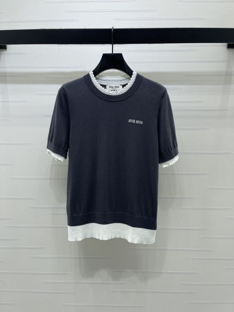レディース向けTシャツの選び方：写真とサイズ感