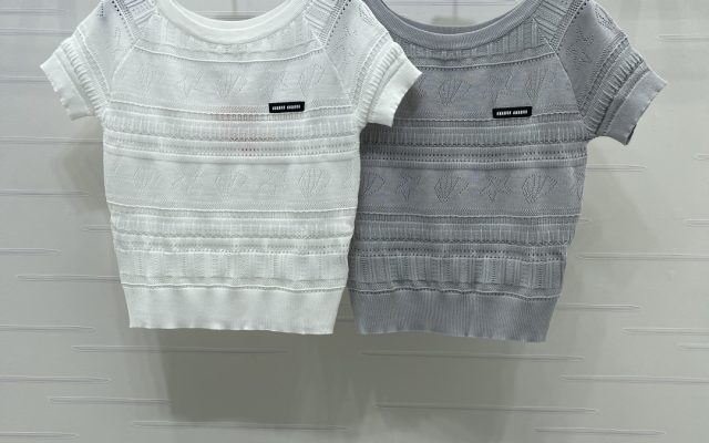 ホワイトが映えるTシャツは日常で使いやすいか