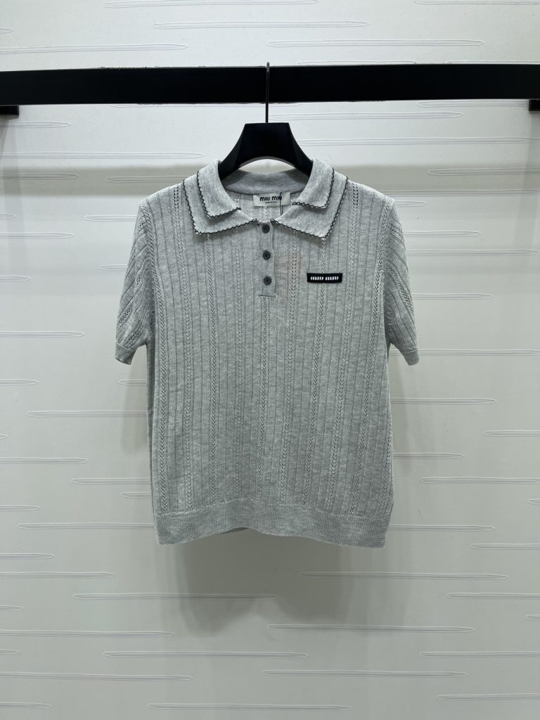メンズ向けTシャツの選び方：写真とサイズ感