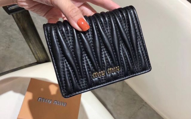 ブランドアイテムの財布・小物を毎日に使うなら確認したいこと