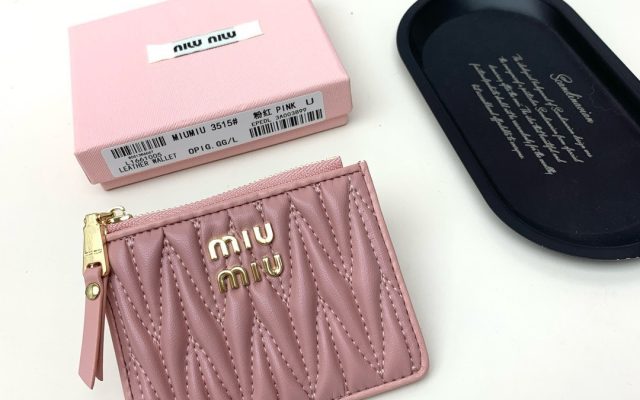 ユニセックスの節約買いに向く財布か写真でチェック