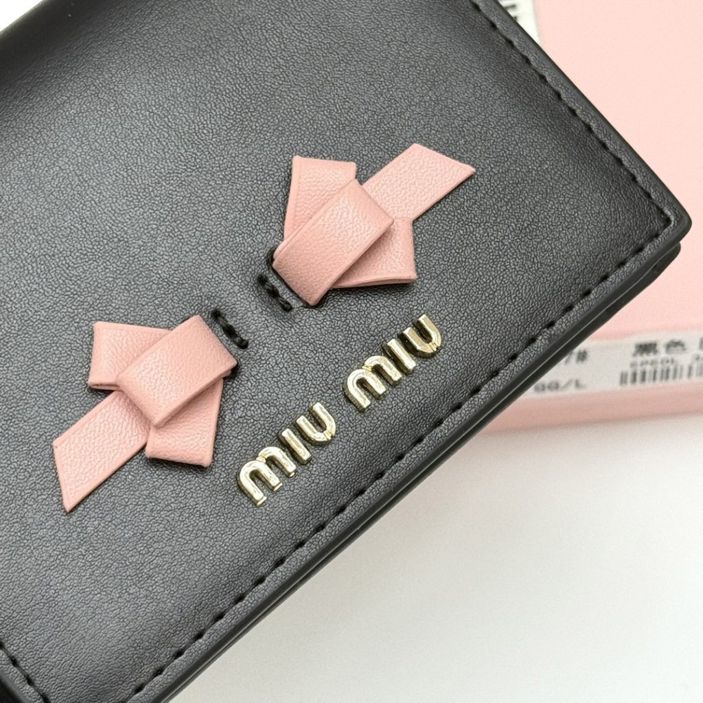 Miu Miu/ミュウミュウ 二つ折り財布 ファスナー ブラック ピンク ライトグレー ダークグレー 全4色展開 - 画像 5