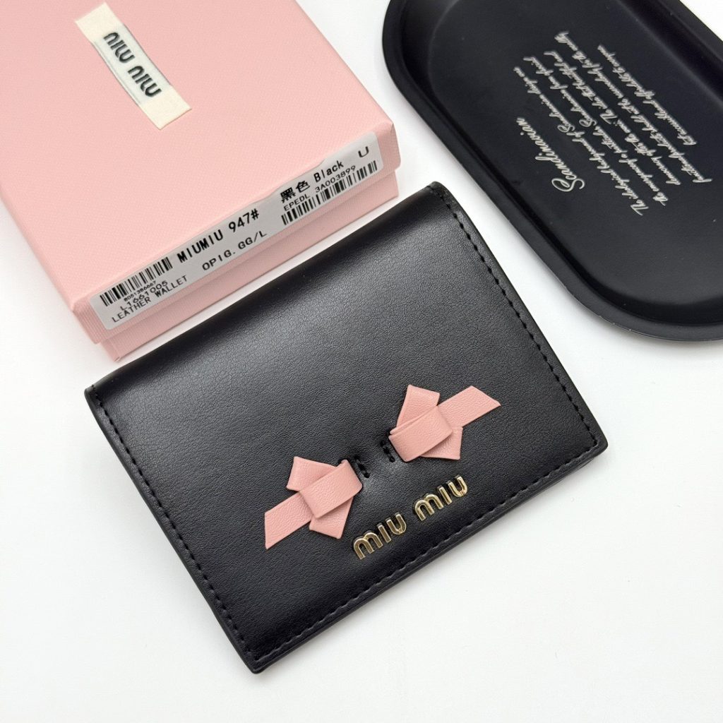 MIU ミウミウ 折り財布 ピンクリボン ファスナー 2つ折り バッグ|週末に毎日に合わせるポイント