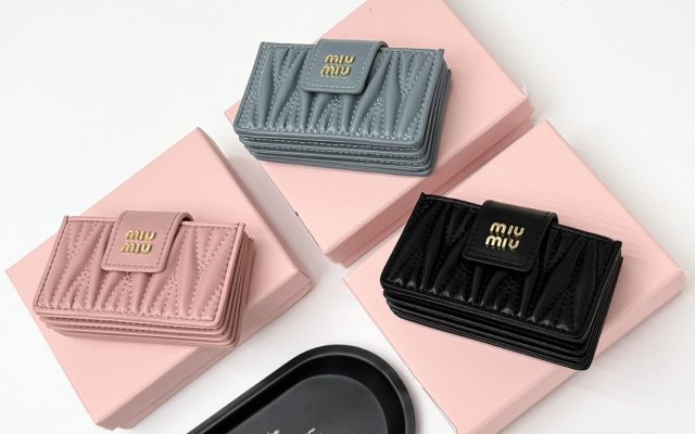 物価高でも選びやすいカードケース：ブランドアイテムを自然に取り入れる