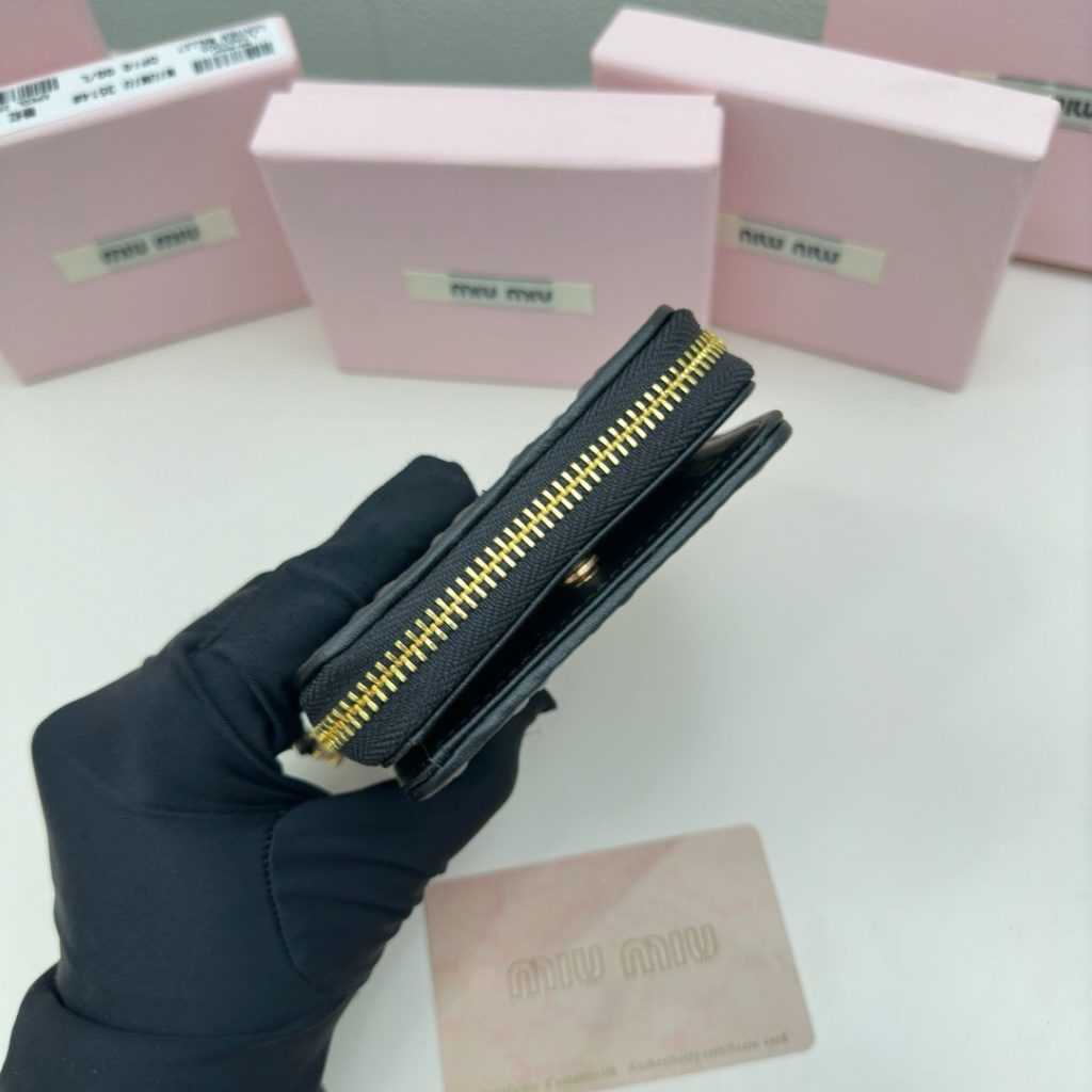 Miu Miu ミュウミュウ ミニ財布 ブラック ピンク ブルー 全3色 - 画像 6