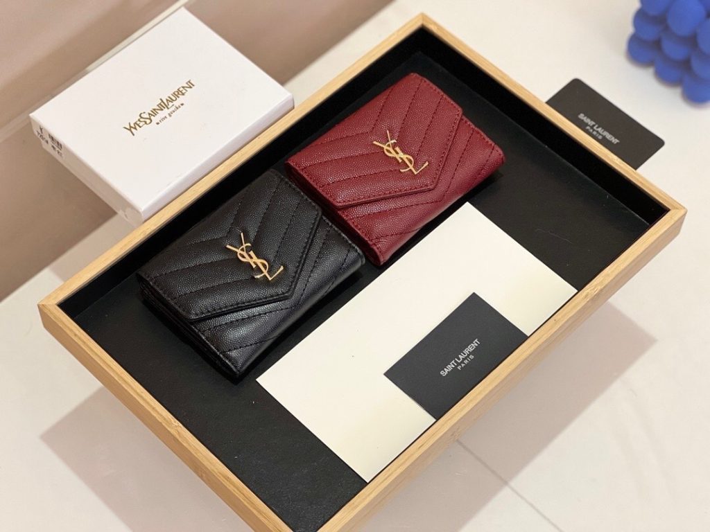 YSL セントローレン 7203 折り財布 魚子柄 本革 ファスナー 黒 枣紅|ランチに使いやすい財布・小物を写真で確認