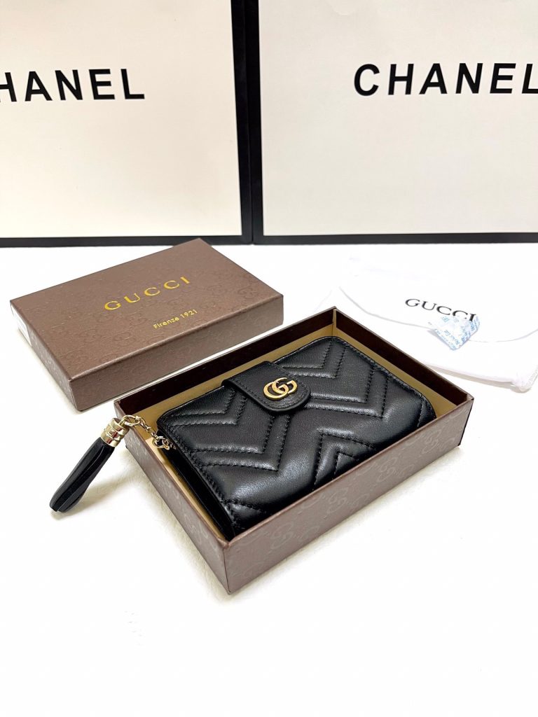 GUCCI グッチ 三つ折り財布 コンパクト 黒 バッグ｜買い物の日に予算内で見たいポイント