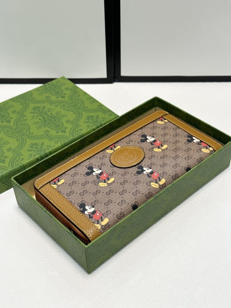 GUCCI グッチ ジップアラウンドウォレット ミッキーマウス 20×10 タン色｜通勤に使いやすい財布・小物を写真で確認