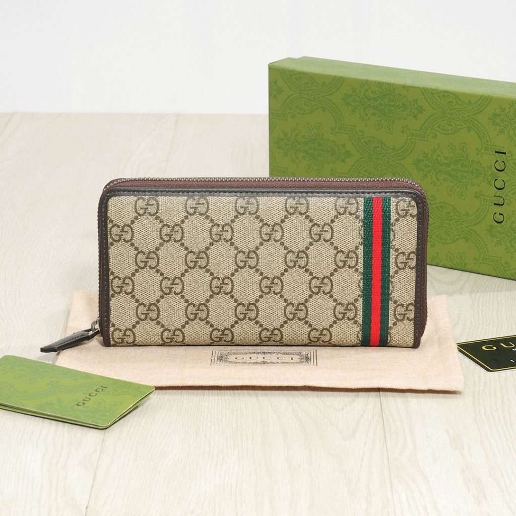 GUCCI グッチ グッチ柄 ロングジップ財布 ブラウン 黒 本革仕様 バッグ｜週末に毎日に合わせるポイント