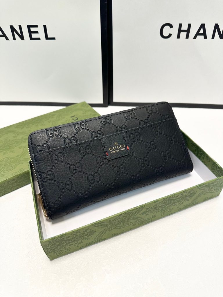 GUCCI グッチ 長財布 本革仕様 ズッパー開閉 21x11cm 黒｜ギフトに使いやすい財布・小物を写真で確認
