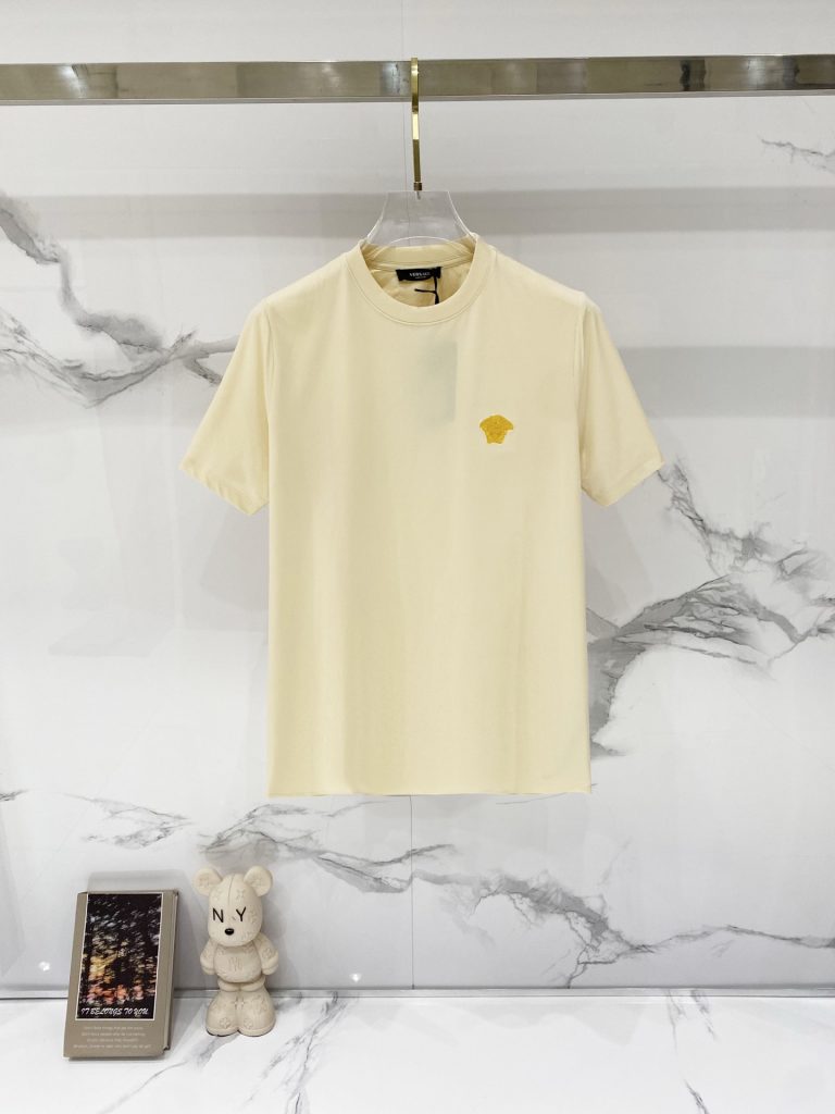 服装選びで迷ったら:Tシャツの価格と使い道