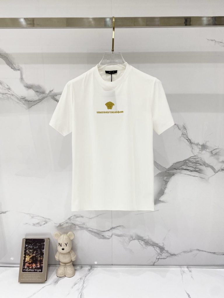 VERSACE/ヴェルサーチ シルクコットンTシャツ ファッション|仕事帰りに毎日に合わせるポイント