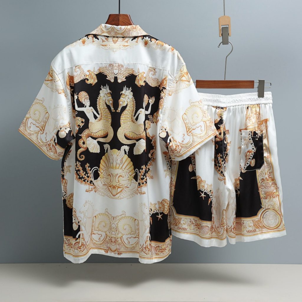 Versace/ヴェルサーチ シャツ&ショートパンツ シリーズ バロック柄 ブラック/ゴールド - 画像 2